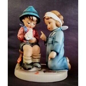 VTG Goebel Hummel 1972 The Little Nurse #376 Figurine 4" Germany Original Box